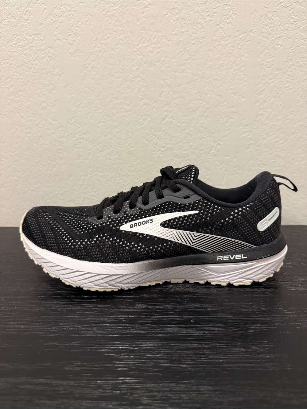 Brooks Revel 6 Road Running Shoes Black White Womens Sz 10 Medium B